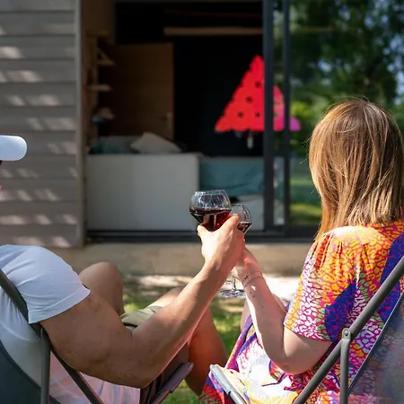 Apartman Capsule Nature & Photos - Jacuzzi - Netflix & Cinema - Ps5 & Jeu Thun-Saint-Martin